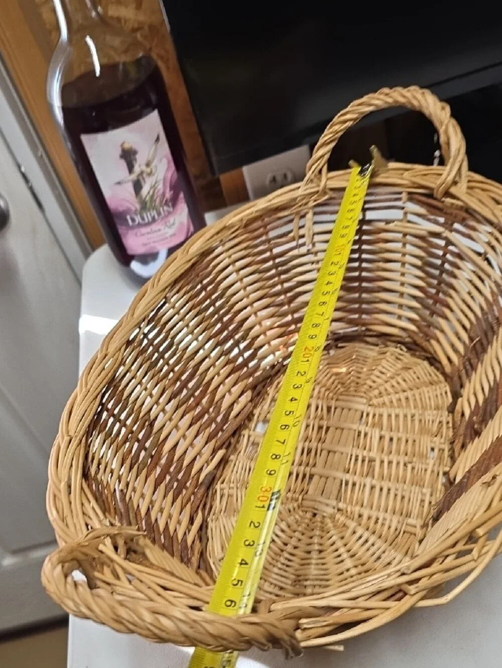 Vtg.Woven Rattan Serving Basket in Natural Brown - (226)